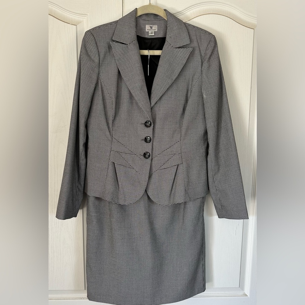 2 piece Worthington 3 button Suit size 10